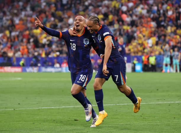 范巴斯滕的技术特点:为什么他被认为是史上最佳前锋之一?