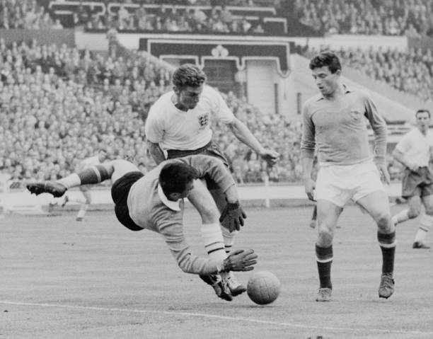 球衣风波:莱万身穿德国队服引发国籍讨论