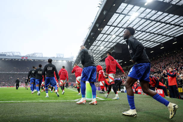 球迷必知:边线球与越位规则的明确区分